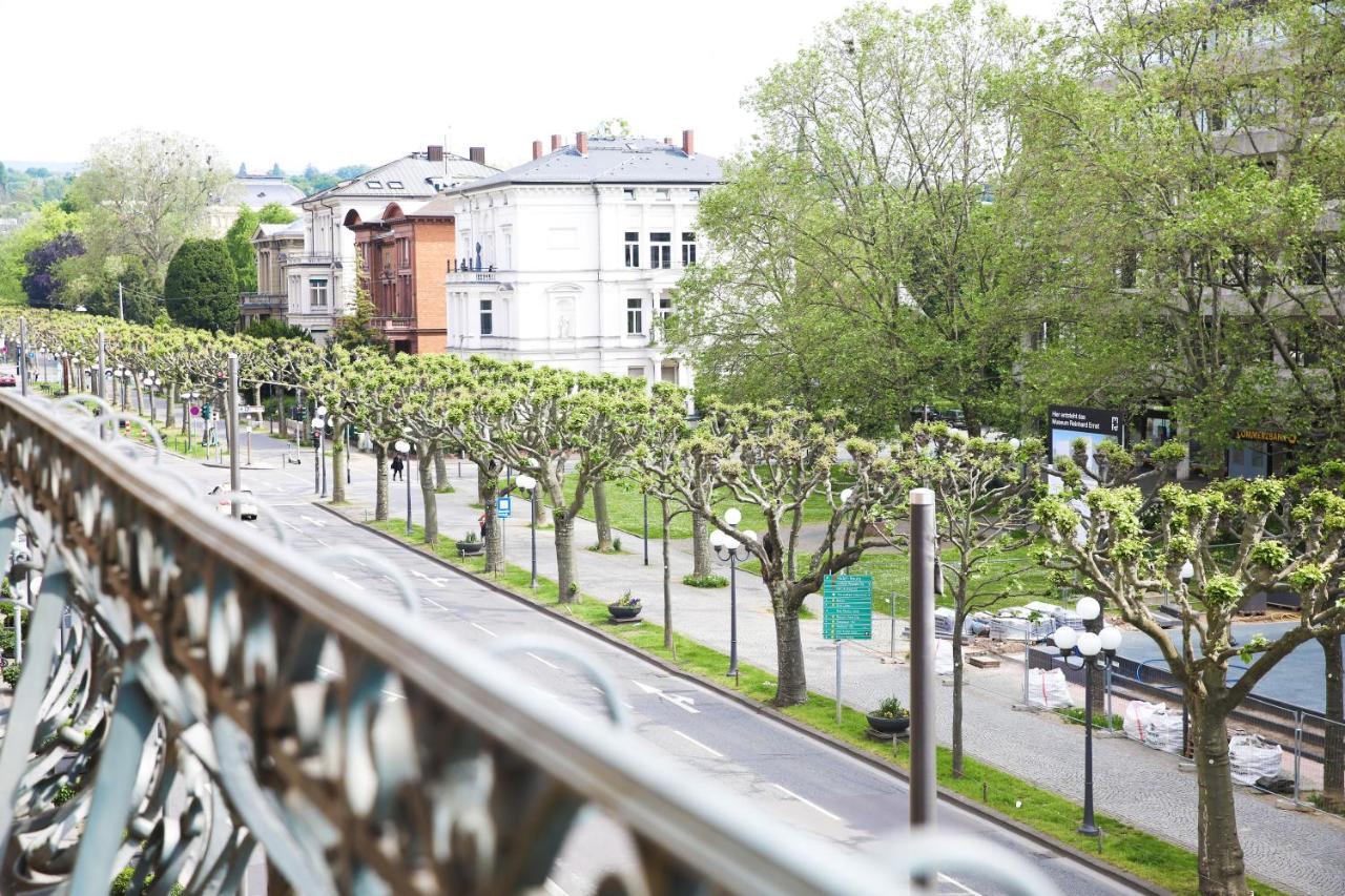 Palais Passy~Design Suite Mit Ausblick Im Zentrum فيسبادن المظهر الخارجي الصورة